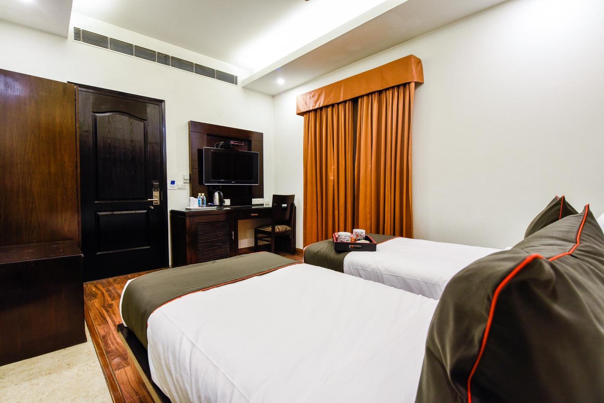 Hotel O Venkata Sai Sadan Mathrusree Nagar Kondapur  Экстерьер фото